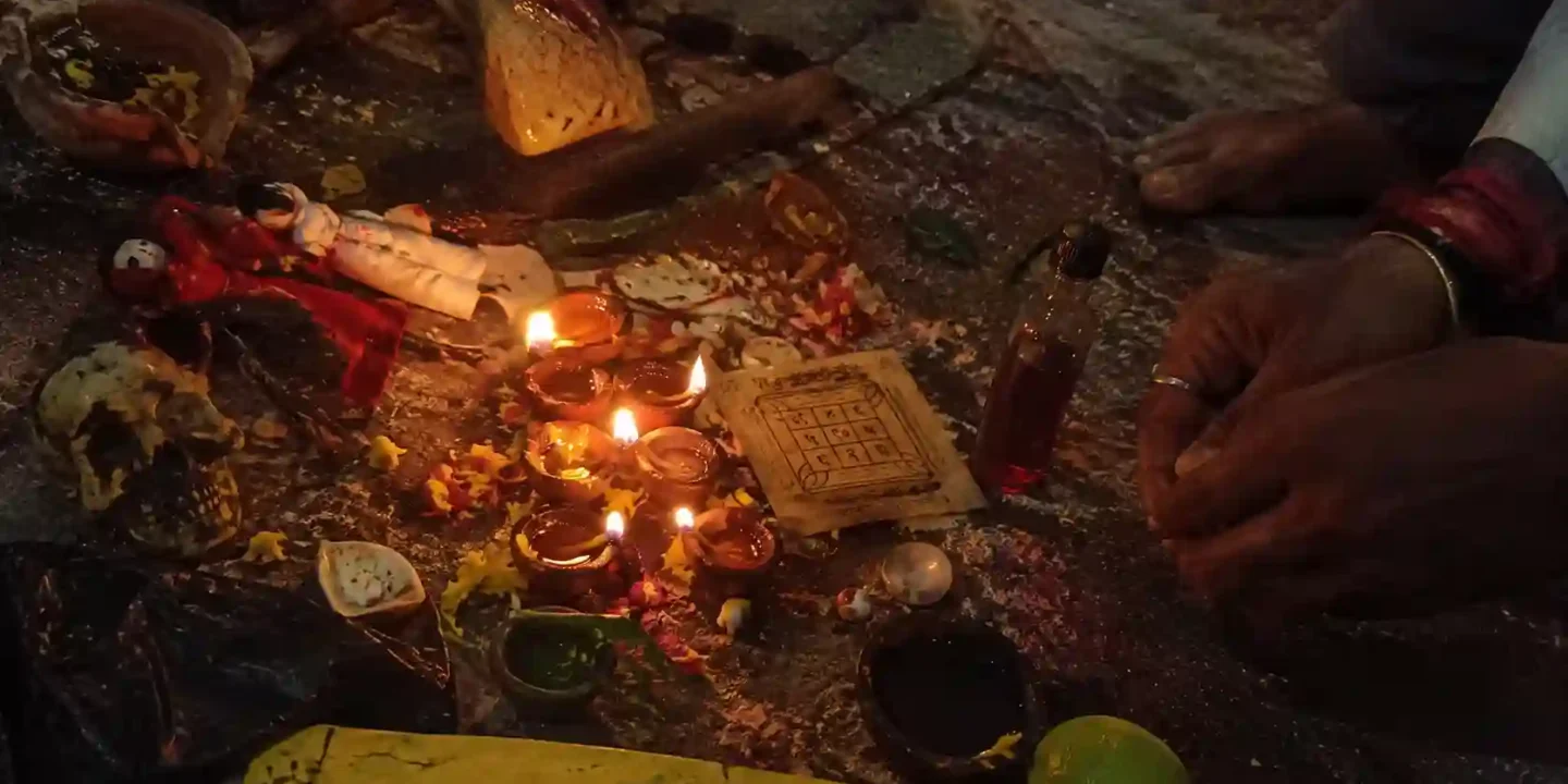 टोना टोटका के लक्षण क्या हैं? सच, डर और बचाव की सही समझ