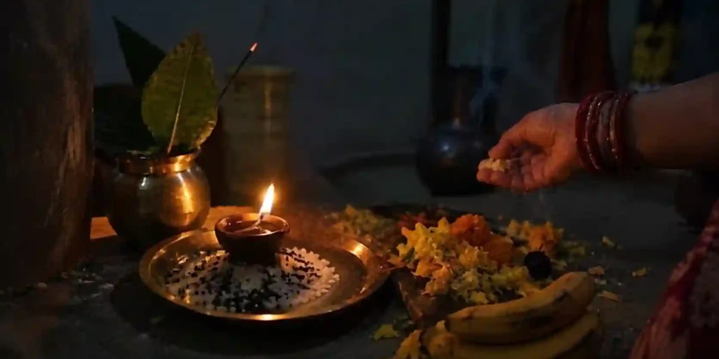 अमावस्या के टोटके और उपाय: धन, नजर दोष, पितृ शांति और क्या न करें